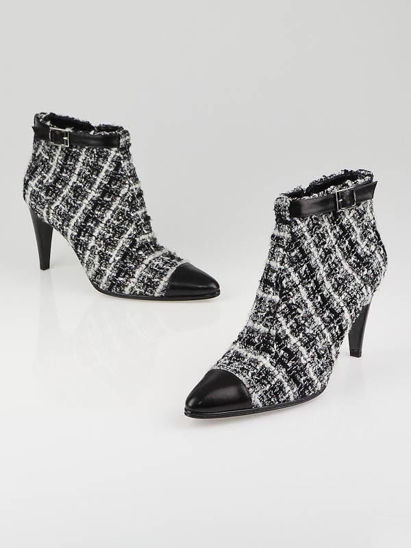 Chanel Black/White Tweed Cap Toe Short Boots Size 8/38.5 - Yoogi's Closet