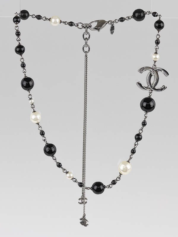 Chanel Black and White Beaded CC Necklace - Yoogi's Closet