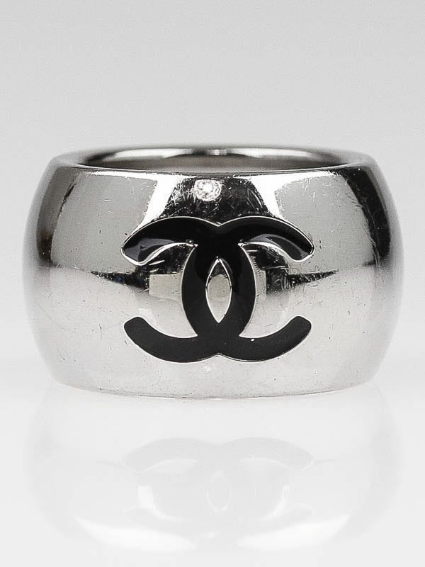 Chanel Black Resin and Metal Heart CC Logo Ring 6.5