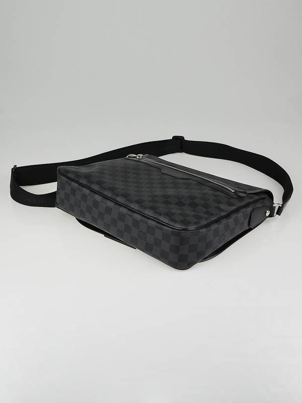 Louis Vuitton - Authenticated Daniel mm Satchel Bag - Cloth Black for Men, Very Good Condition