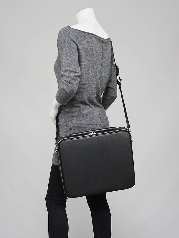 Louis Vuitton ブラック ケース⭐︎ Louis Vuitton Black Taiga Leather Odessa Computer Case Bag