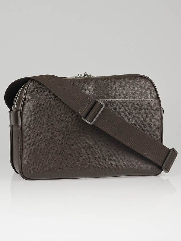 Louis Vuitton Grizzli Taiga Leather Reporter Bag - Yoogi's Closet