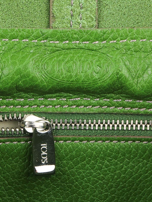 Tod's deals NEW Cosmetic Pouch Patent Leather Green Bag Wallet Zip Italy AUTHENTIC