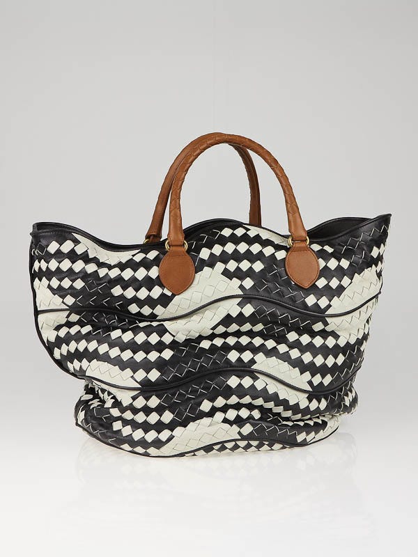 Bottega White/Black Woven Leather Wave Tote Bag | Yoogi's Closet