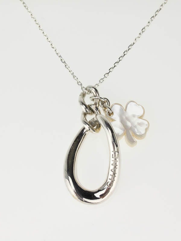 Chanel Sterling Silver and Mother-of-Pearl Clover Chain Necklace - Yoogi's  Closet