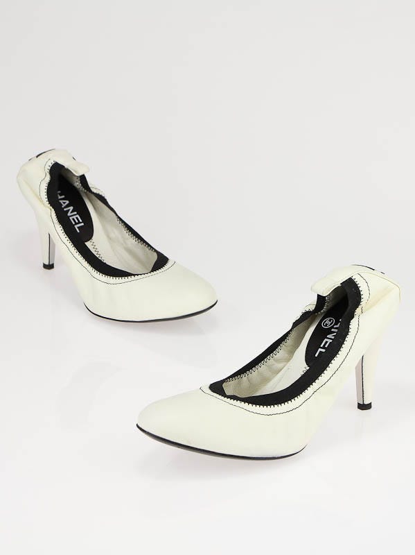 Chanel White Leather Gathered Logo Pumps Size 7/37.5