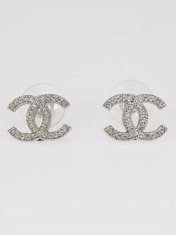 Merchandiser lenen Huis Chanel Classic Swarovski Crystal CC Logo Earrings - Yoogi's Closet