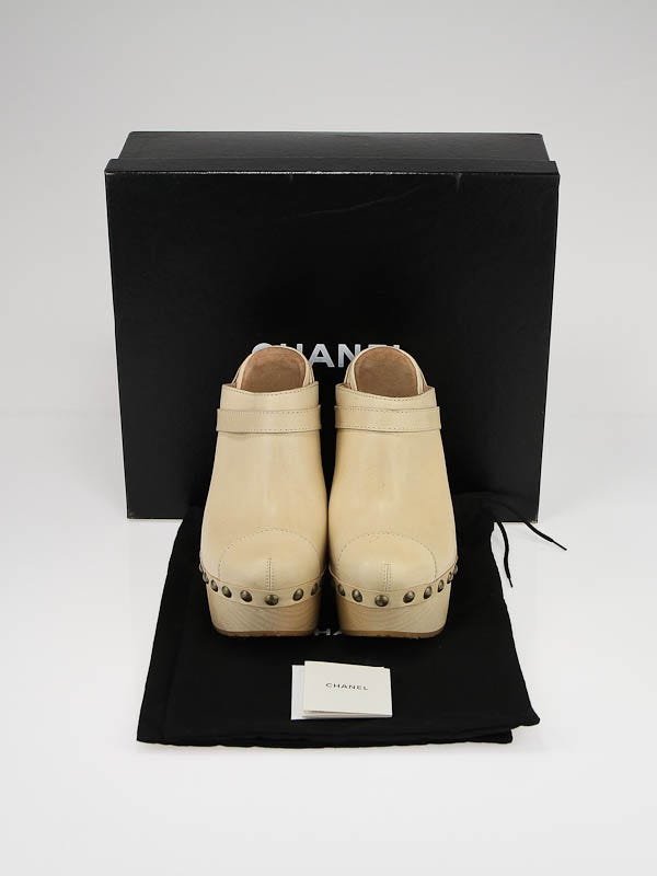 Chanel Beige Leather and Wood Platform Mule Clogs Size 7.5/38
