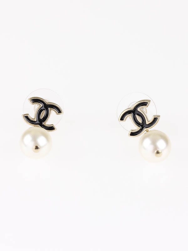 Chanel Pearl Drop CC Logo Dangle Earrings - Yoogi's Closet