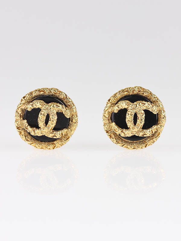 Chanel Black/Gold Round CC Logo Clip-On Earrings - Yoogi's Closet