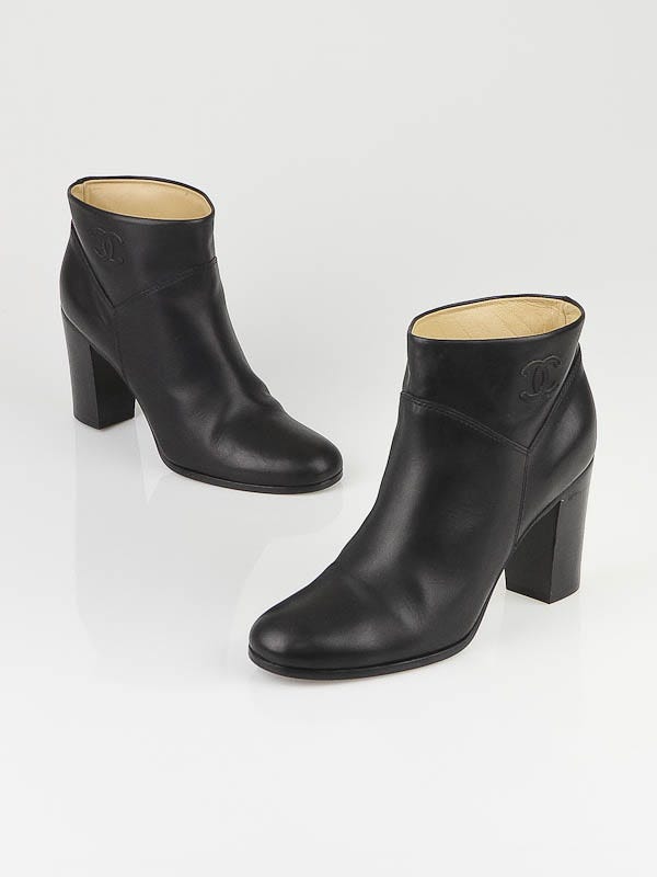 Chanel Black Leather CC Logo Short Boots Size 8.5/39