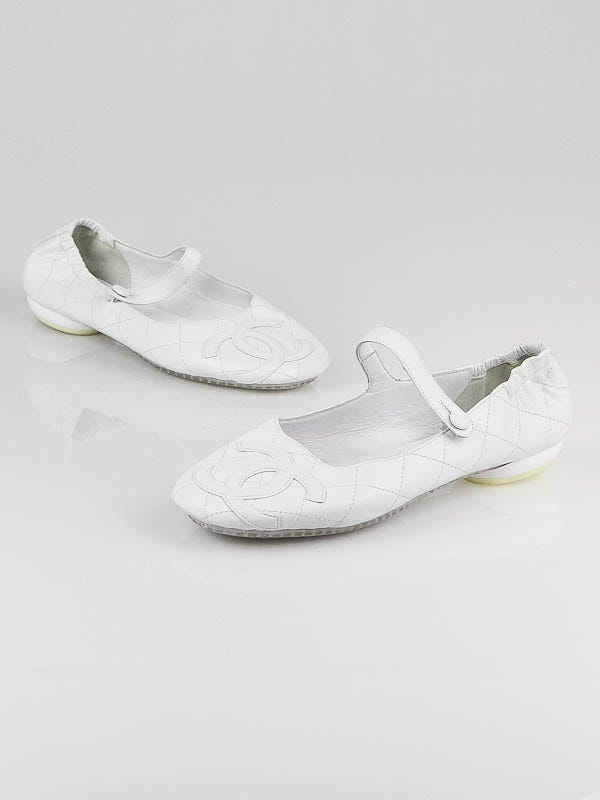 Chanel White Quilted Cambon Leather Mary-Jane Flats Size 8.5/39 - Yoogi's  Closet