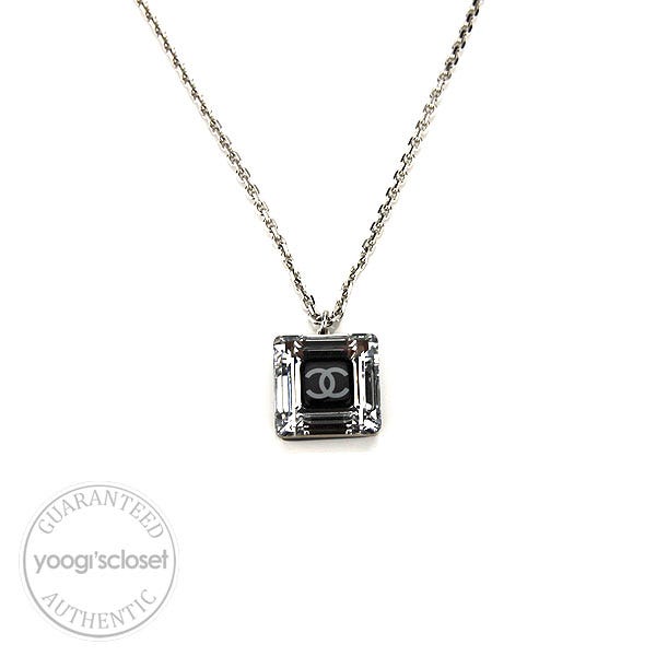 Chanel Boucles Oreille CC Logo  Necklace