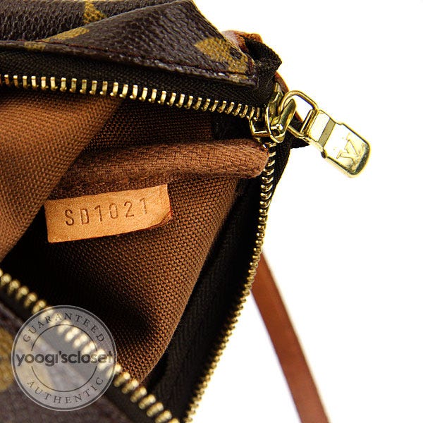 Louis Vuitton Monogram Shadow Leather Discovery Pochette - Yoogi's Closet