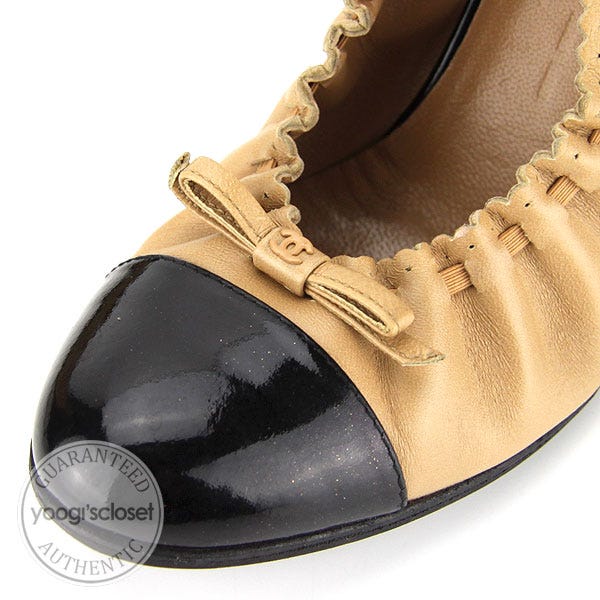 G CHANEL BOUTIQUE ワンピース レザー ゴールド 40 Chanel Tan Gathered Leather Black Toe Cap Slingback Heels