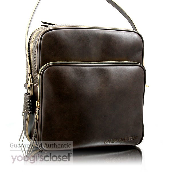 Louis Vuitton Bequia Leather Trotter GM Messenger Bag - Yoogi's Closet