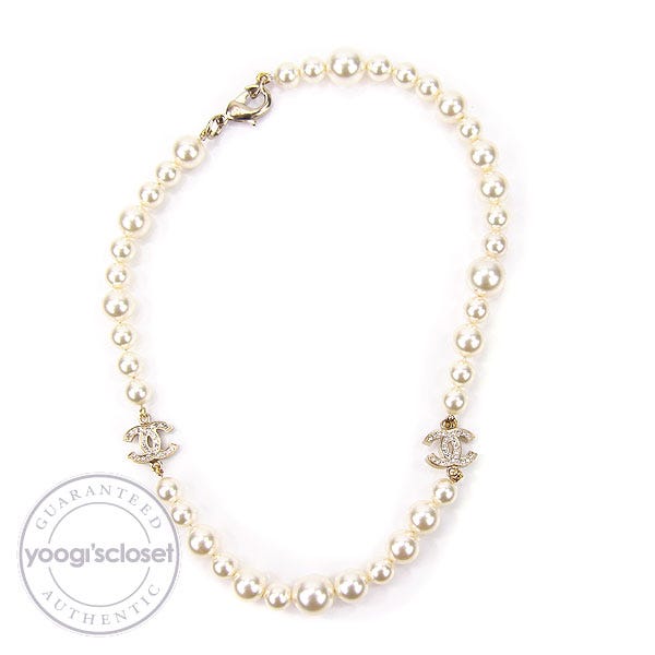 Chanel Classic CC Logo Choker Pearl Necklace