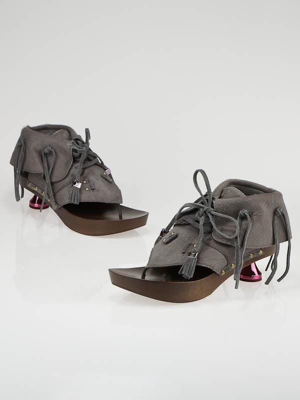 Louis Vuitton Grey Calf-Hair Daisy Thong Shoe Size 8.5/39