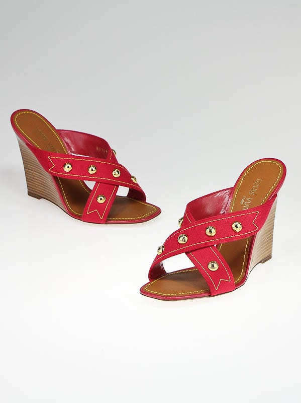 Red sandals hot sale size 9